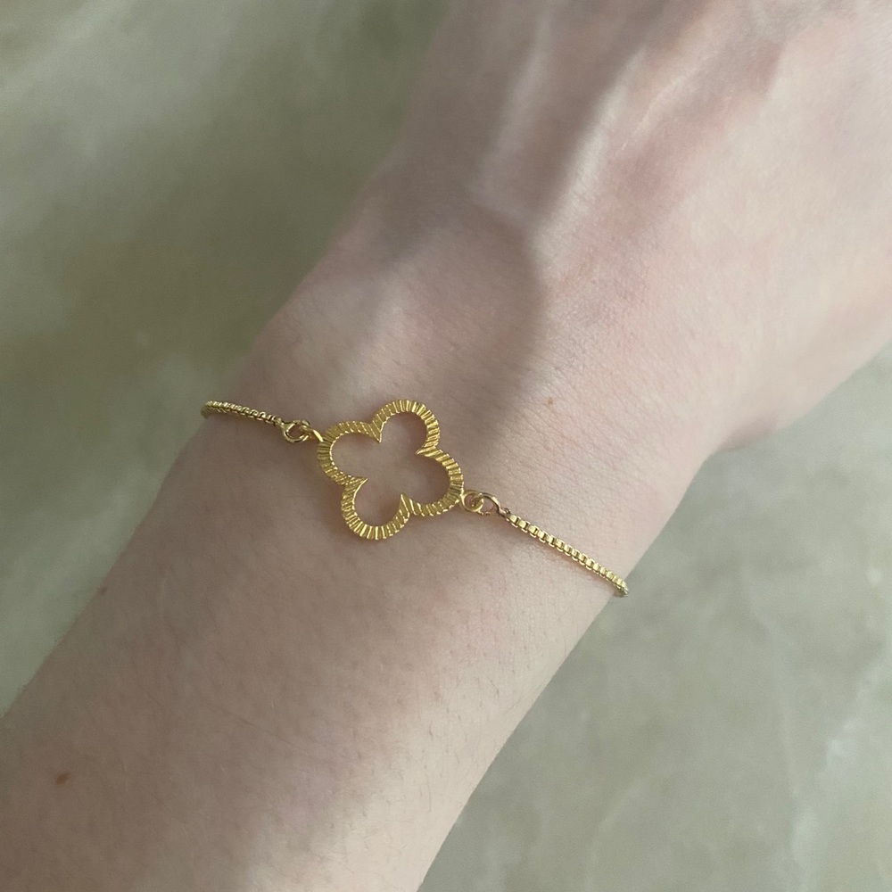 Gold flower bracelet